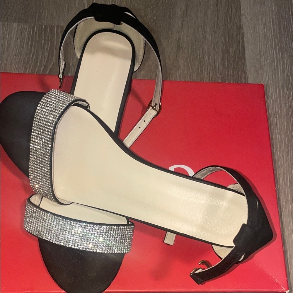 Elegant Black and Silver Women's Sandals - Picture 2 of 4